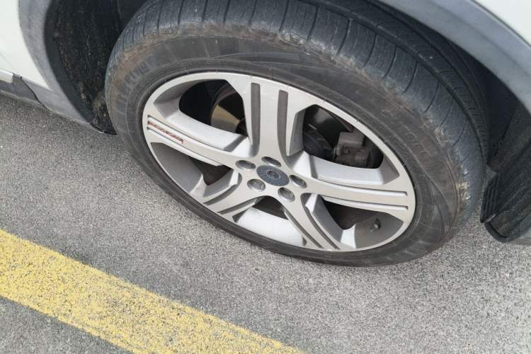 Used Haval H7 2017 Red-Label H7 2.0T Automatic Prestige Model Right Front Wheel Hub