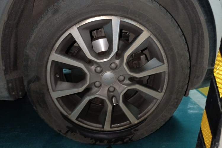 Used Haval H7 2017 Red-Label H7 2.0T Automatic Luxury Model Right Front Wheel Hub