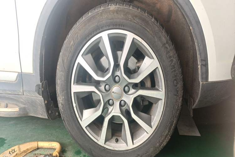 Used Haval H7 2017 Red-Label H7 2.0T Automatic Luxury Model Right Front Wheel Hub