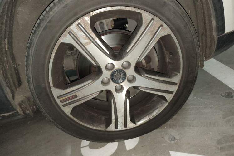 Used Haval H7 2017 Red-Label H7 2.0T Automatic Prestige Model Right Front Wheel Hub