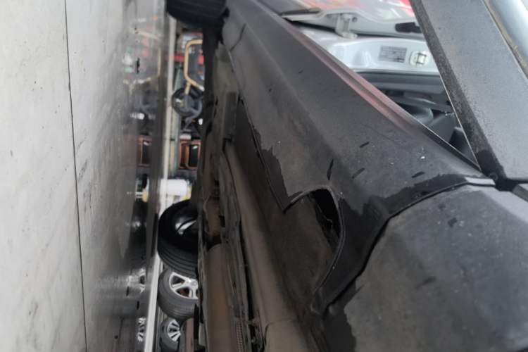 Used Haval H7 2017 Blue Label H7L 2.0T Automatic Prestige Model Right Side Sill
