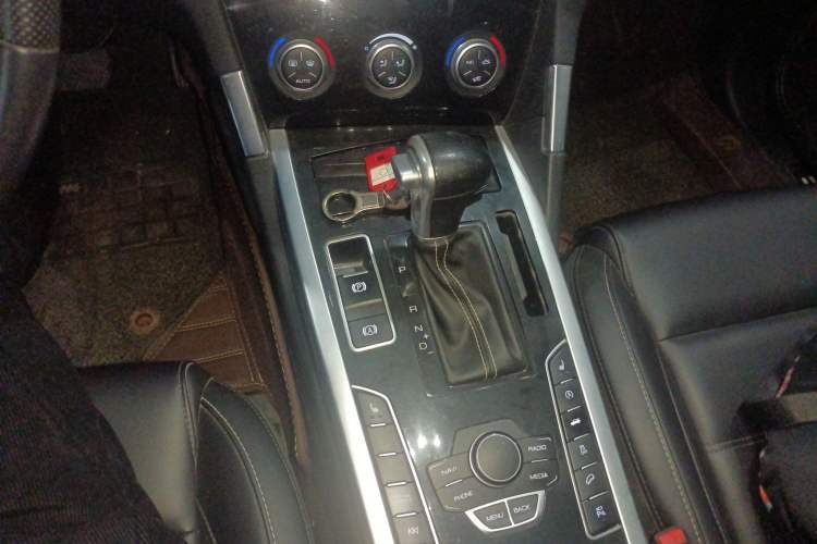 Used Haval H7 2018 Revised Version Blue-Label H7 2.0T Automatic Smart Enjoyment Trim Gear Lever
