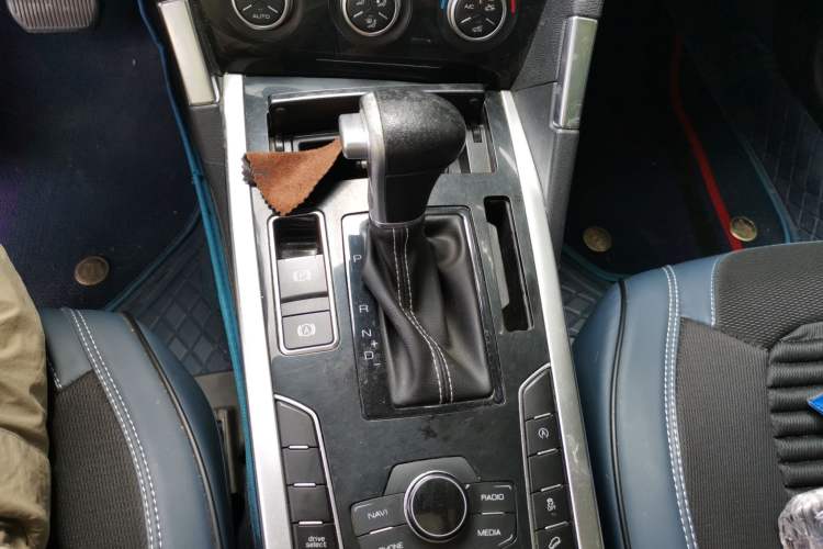 Used Haval H7 2018 Blue-Label H7 2.0T Automatic Enjoyment Model Gear Lever