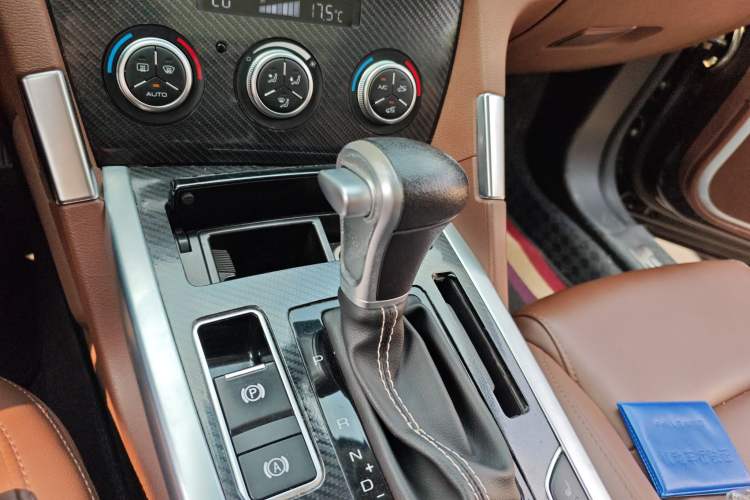 Used Haval H7 2018 Blue-Label H7 2.0T Automatic Smart Edition Gear Lever