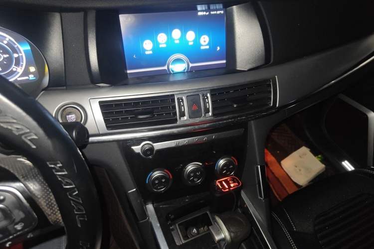 Used Haval H7 2018 Blue-Label H7 2.0T Automatic Smart Edition Audio And AC Panel