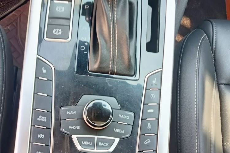 Used Haval H7 2018 Revised Version Blue-Label H7 2.0T Automatic Smart Enjoyment Trim Audio And AC Panel