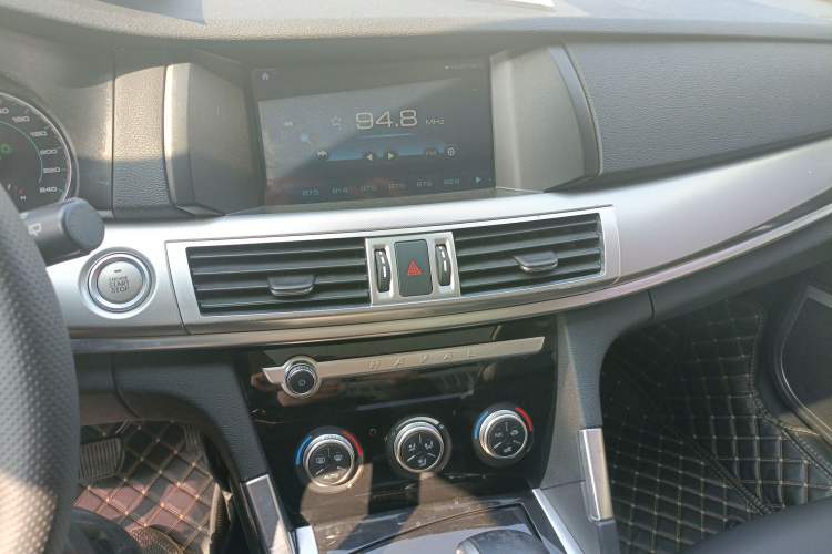 Used Haval H7 2018 Blue-Label H7 2.0T Automatic Enjoyment Model Audio And AC Panel
