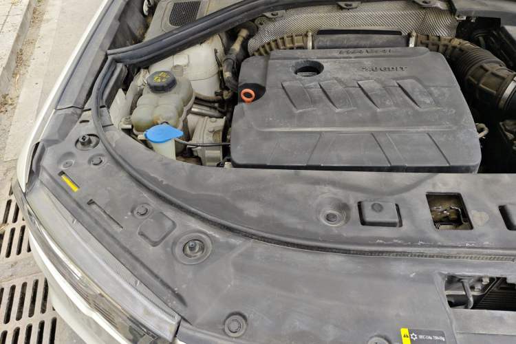 Used Haval H7 2018 Revised Version Blue-Label H7 2.0T Automatic Smart Enjoyment Trim Engine Bay Right