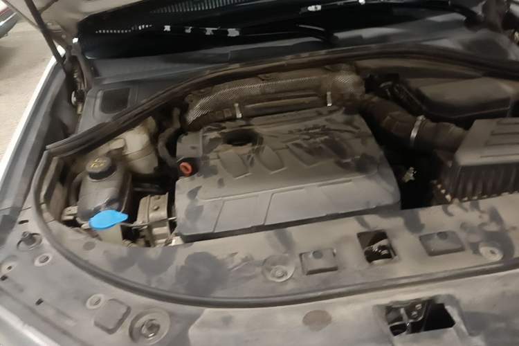 Used Haval H7 2018 Revised Version Blue-Label H7 2.0T Automatic Smart Enjoyment Trim Engine Bay Right