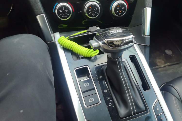 Used Haval H7 2018 Revised Version Blue-Label H7 2.0T Automatic Smart Enjoyment Trim Gear Lever