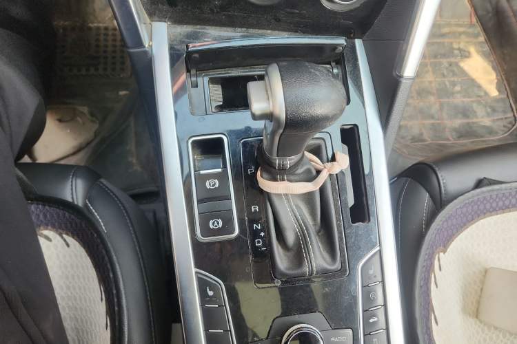 Used Haval H7 2018 Revised Version Blue-Label H7 2.0T Automatic Smart Enjoyment Trim Gear Lever