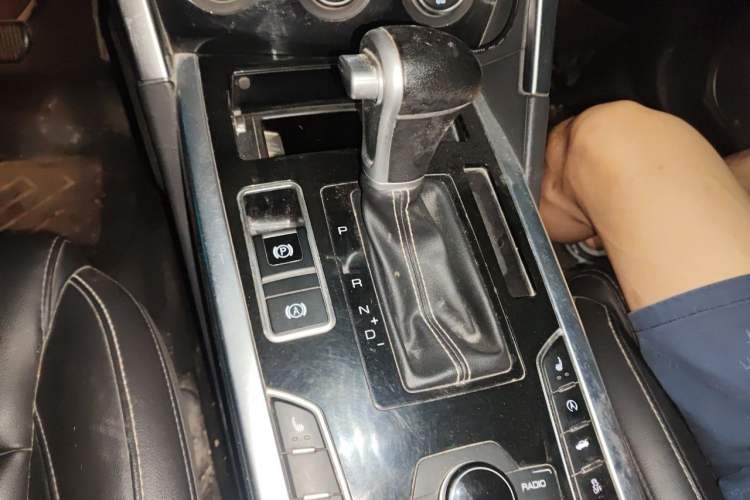 Used Haval H7 2018 Revised Version Blue-Label H7 2.0T Automatic Smart Enjoyment Trim Gear Lever