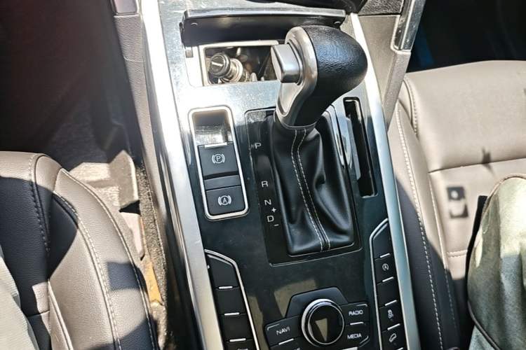 Used Haval H7 2018 Blue-Label H7 2.0T Automatic Enjoyment Model Gear Lever