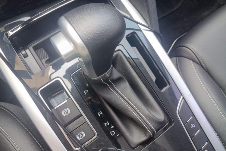 Used Haval H7 2018 Blue-Label H7 2.0T Automatic Enjoyment Model Gear Lever