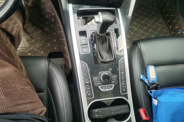 Used Haval H7 2018 Blue-Label H7 2.0T Automatic Smart Edition Gear Lever
