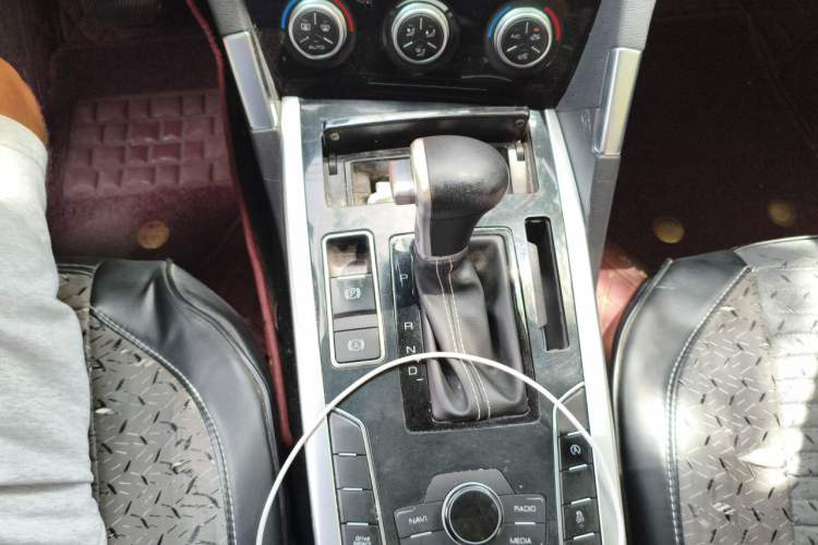 Used Haval H7 2018 Blue-Label H7 2.0T Automatic Enjoyment Model Gear Lever