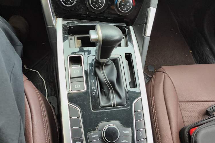 Used Haval H7 2018 Blue-Label H7 2.0T Automatic Enjoyment Model Gear Lever