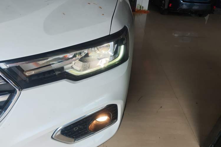 Used Haval H7 2018 Revised Version Blue-Label H7 2.0T Automatic Smart Enjoyment Trim Left Front Headlight