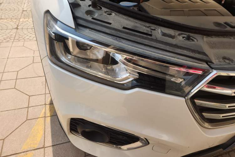 Used Haval H7 2018 Revised Version Blue-Label H7 2.0T Automatic Smart Enjoyment Trim Right Front Headlight