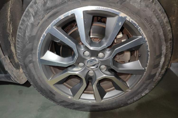 Used Haval H7 2018 Revised Version Blue-Label H7 2.0T Automatic Smart Enjoyment Trim Right Front Wheel Hub