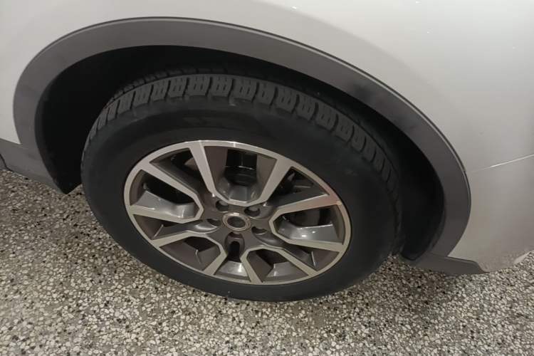 Used Haval H7 2018 Revised Version Blue-Label H7 2.0T Automatic Smart Enjoyment Trim Right Front Wheel Hub