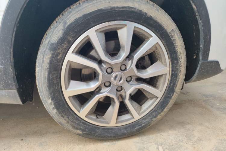 Used Haval H7 2018 Revised Version Blue-Label H7 2.0T Automatic Smart Enjoyment Trim Right Front Wheel Hub