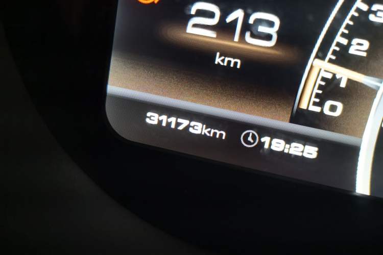 Used Haval H7 2019 2.0T Smart Enjoyment Version China VI Standard Odometer Close Up