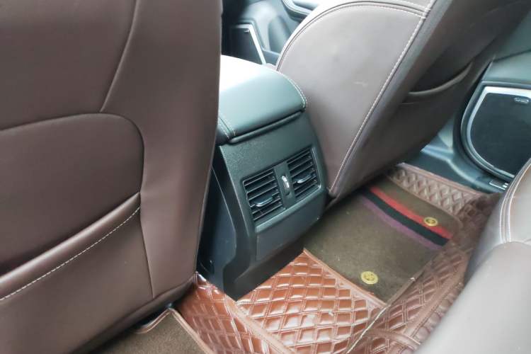 Used Haval H7 2019 2.0T Luxury Edition China VI Standard Interior 2