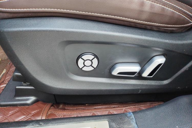 Used Haval H7 2019 2.0T Luxury Edition China VI Standard Interior 4