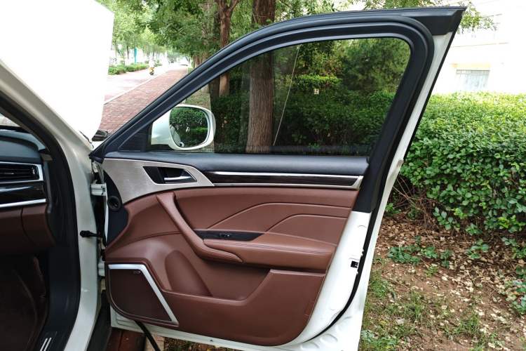 Used Haval H7 2019 2.0T Smart Enjoyment Version China VI Standard Right Front Door Interior