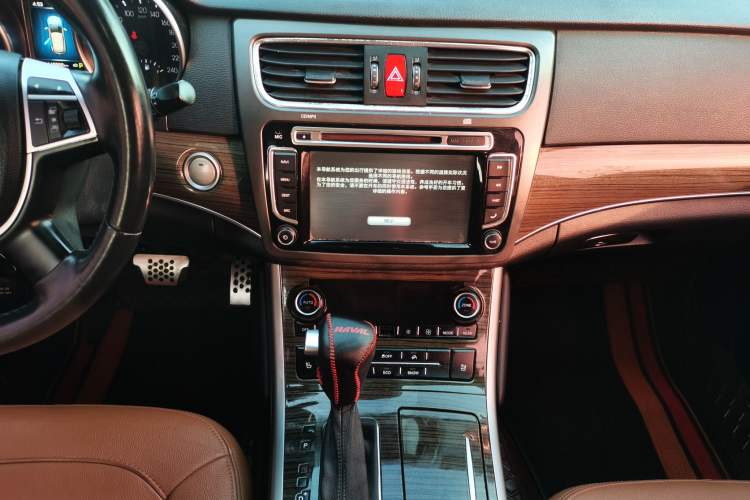 Used Haval H8 2015 2.0T Two-Wheel-Drive Luxury Version Audio And AC Panel