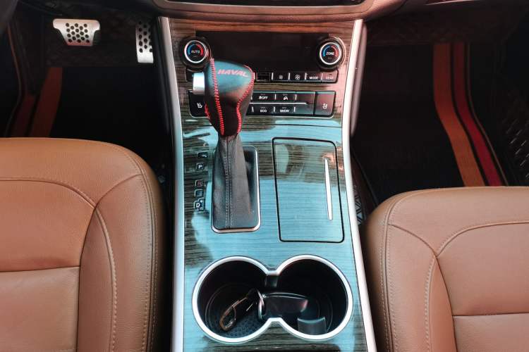 Used Haval H8 2015 2.0T Two-Wheel-Drive Luxury Version Gear Lever