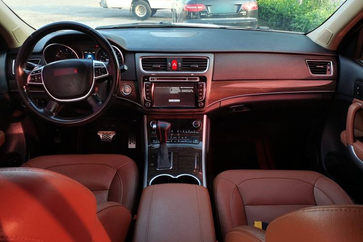 Used Haval H8 2015 2.0T Two-Wheel-Drive Luxury Version Interior 2