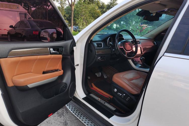 Used Haval H8 2015 2.0T Two-Wheel-Drive Luxury Version Interior 3