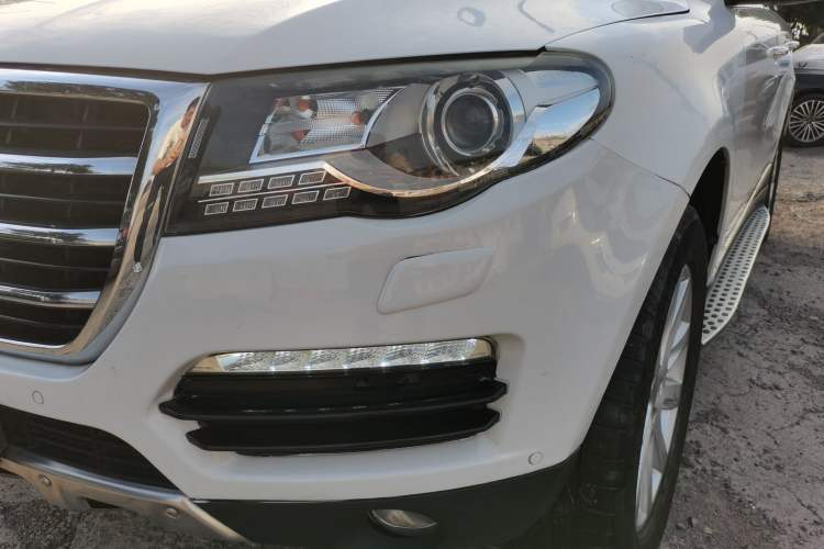 Used Haval H8 2015 2.0T Two-Wheel-Drive Luxury Version Left Front Headlight