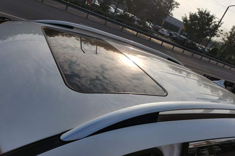 Used Haval H8 2015 2.0T Two-Wheel-Drive Luxury Version Roof
