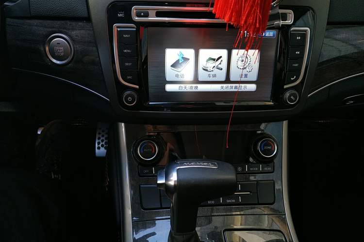 Used Haval H8 2015 2.0T Two-Wheel Drive Comfort Version Audio And AC Panel