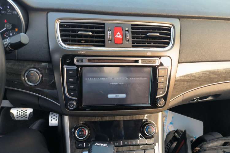 Used Haval H8 2015 2.0T Two-Wheel-Drive Luxury Version Audio And AC Panel