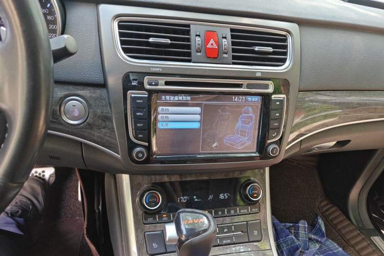 Used Haval H8 2015 2.0T Four-Wheel Drive Luxury Model Audio And AC Panel