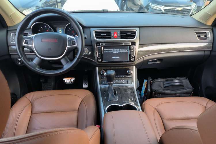 Used Haval H8 2015 2.0T Two-Wheel-Drive Luxury Version Center Console