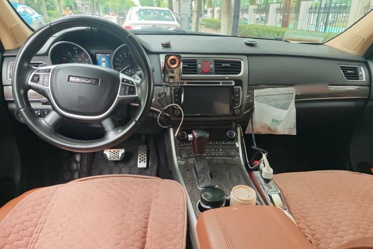 Used Haval H8 2015 2.0T Two-Wheel-Drive Luxury Version Center Console
