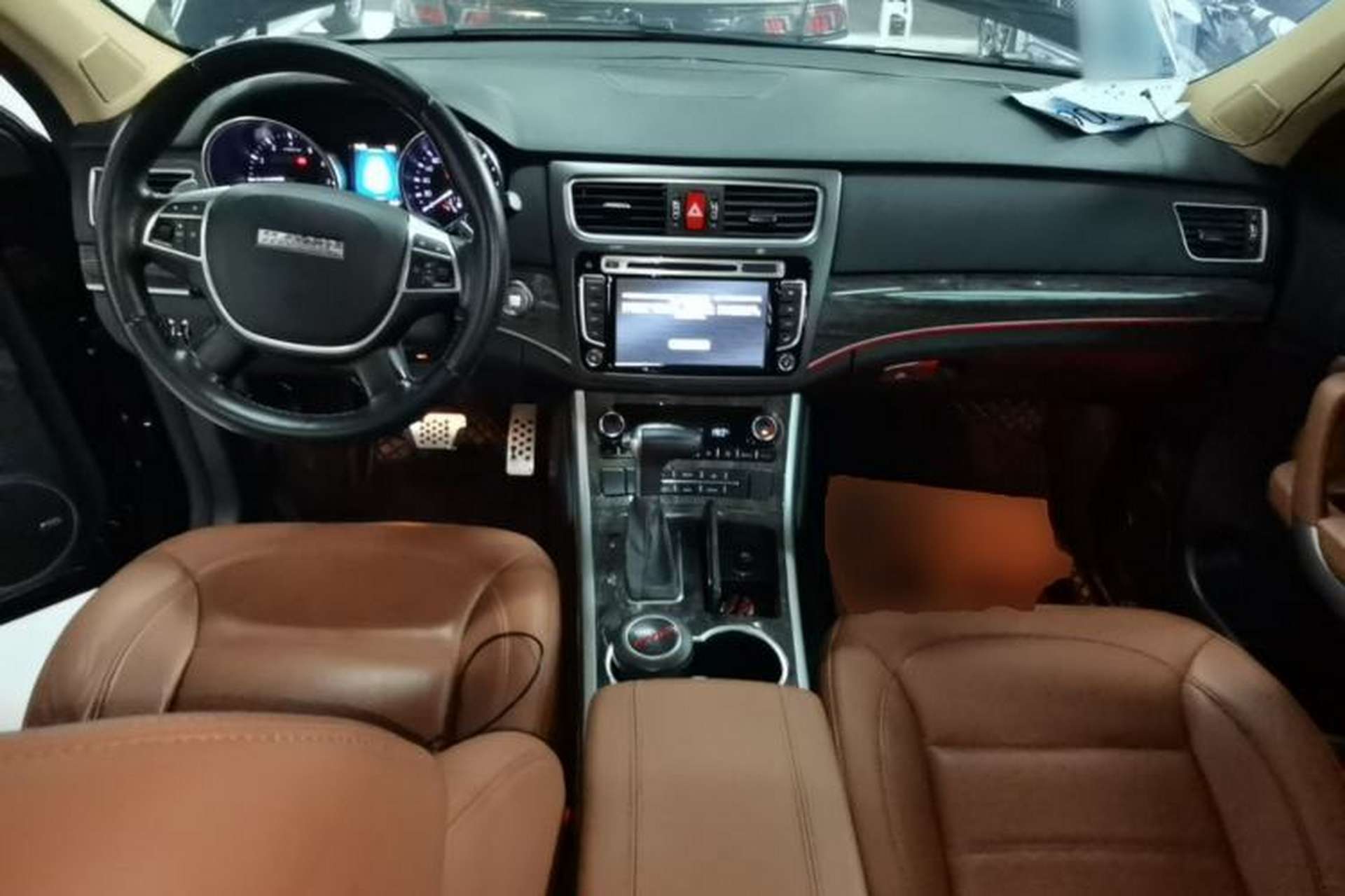 Used Haval H8 2015 2.0T Two-Wheel Drive Comfort Version Center Console