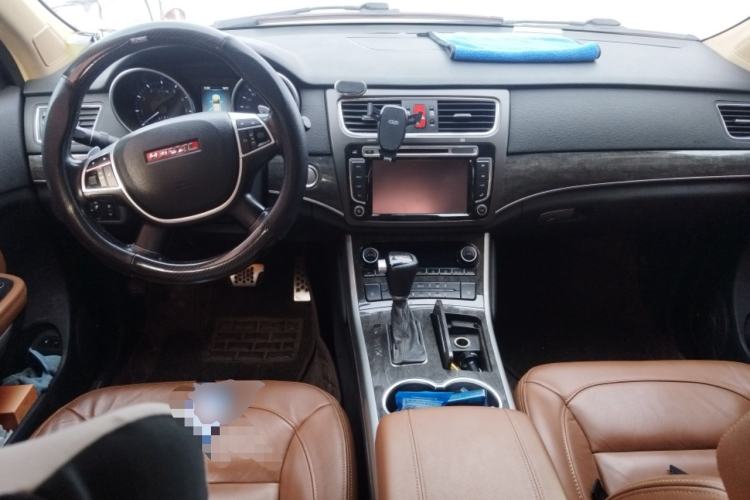 Used Haval H8 2015 2.0T Two-Wheel-Drive Luxury Version Center Console