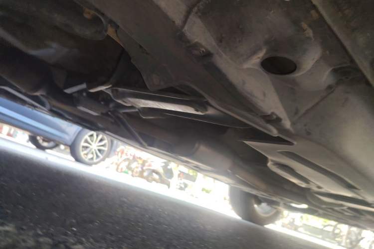 Used Haval H8 2015 2.0T Two-Wheel Drive Comfort Version Chassis Front Left