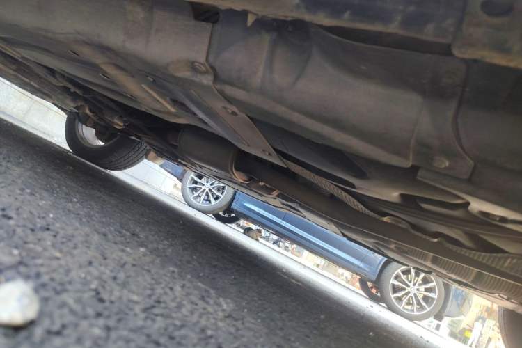 Used Haval H8 2015 2.0T Two-Wheel Drive Comfort Version Chassis Rear Left