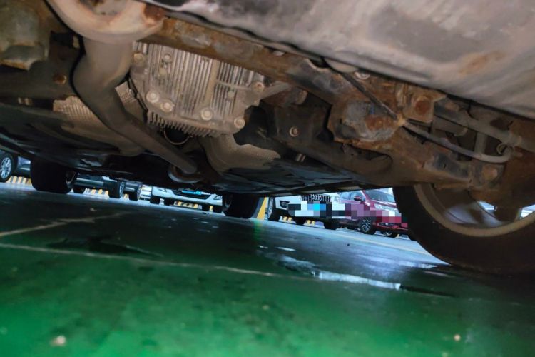 Used Haval H8 2015 2.0T Two-Wheel-Drive Luxury Version Chassis Rear