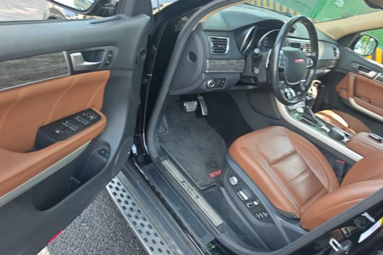 Used Haval H8 2015 2.0T Two-Wheel-Drive Luxury Version Driver Seat