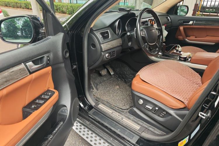 Used Haval H8 2015 2.0T Two-Wheel-Drive Luxury Version Driver Seat