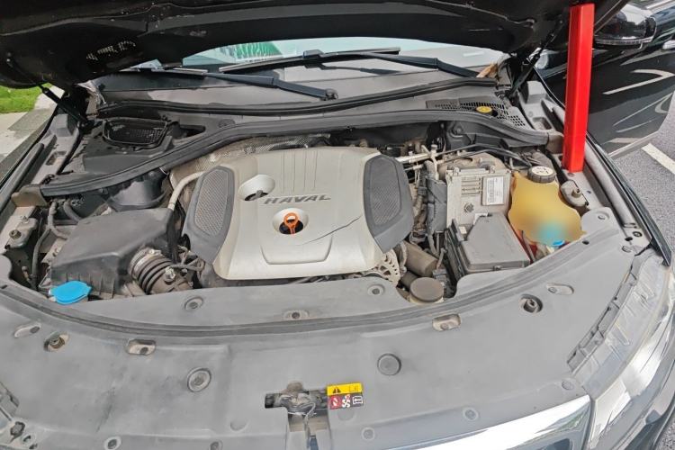 Used Haval H8 2015 2.0T Two-Wheel-Drive Luxury Version Engine Bay