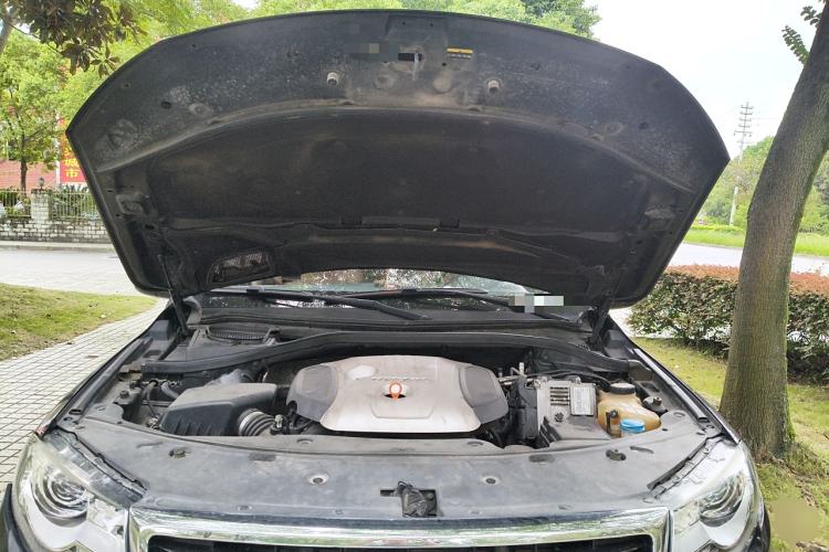 Used Haval H8 2015 2.0T Two-Wheel Drive Comfort Version Engine Bay